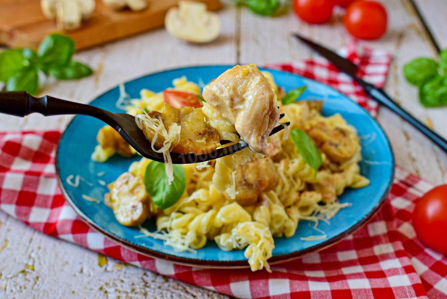 Шаг 11 приготовления Макароны с грибами и курицей в сливочном соусе