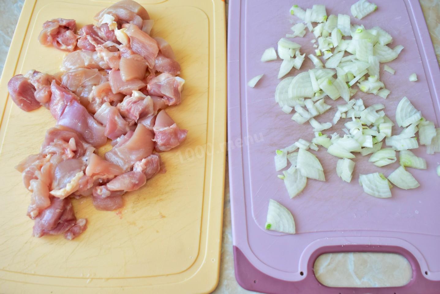 Шаг 2 приготовления Макароны с грибами и курицей в сливочном соусе