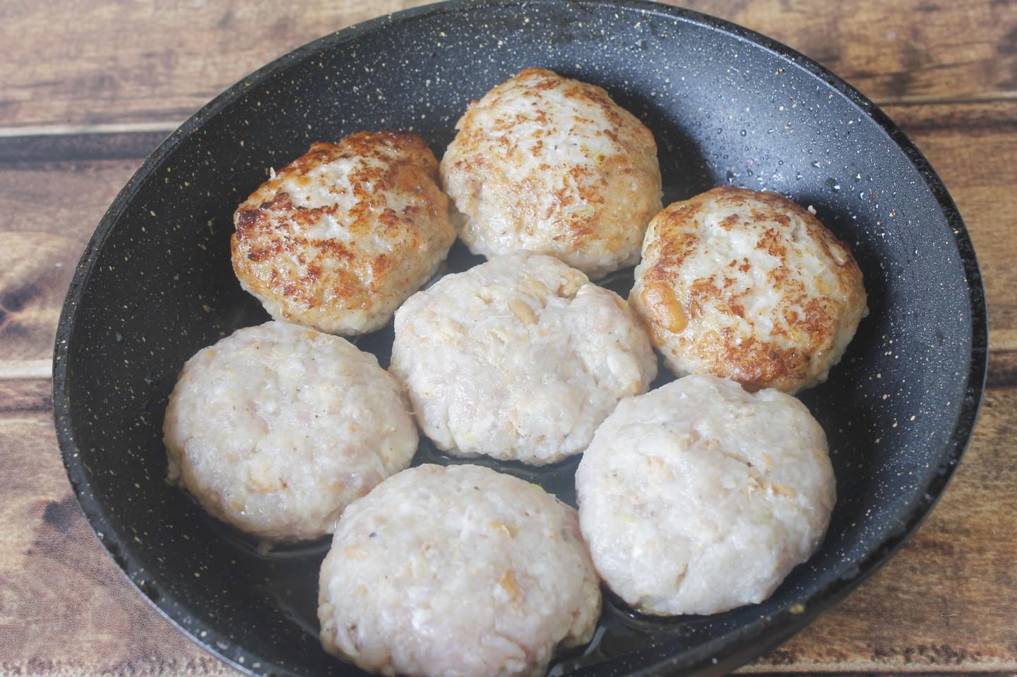 Шаг 11 приготовления Котлеты с макаронами