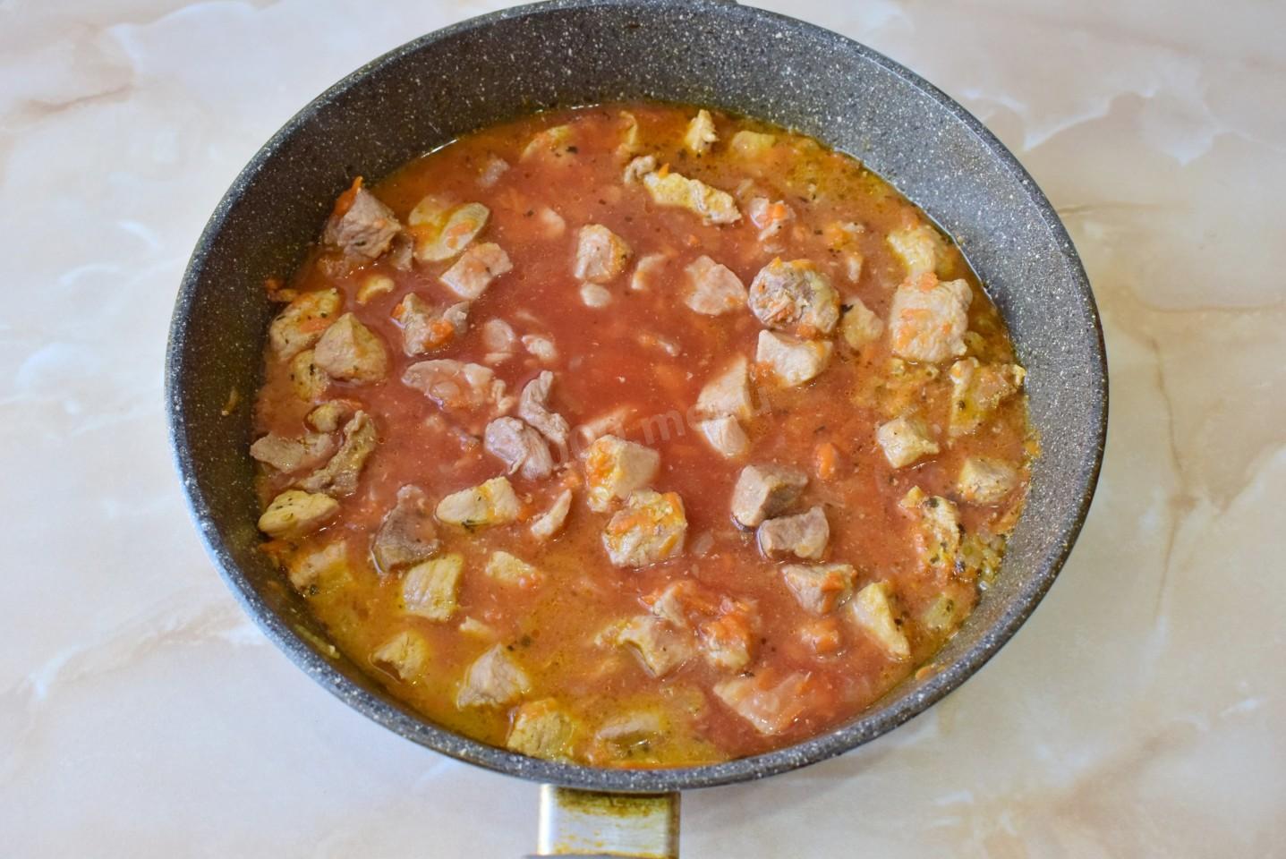 Шаг 8 приготовления Мясная подлива из свинины на сковороде