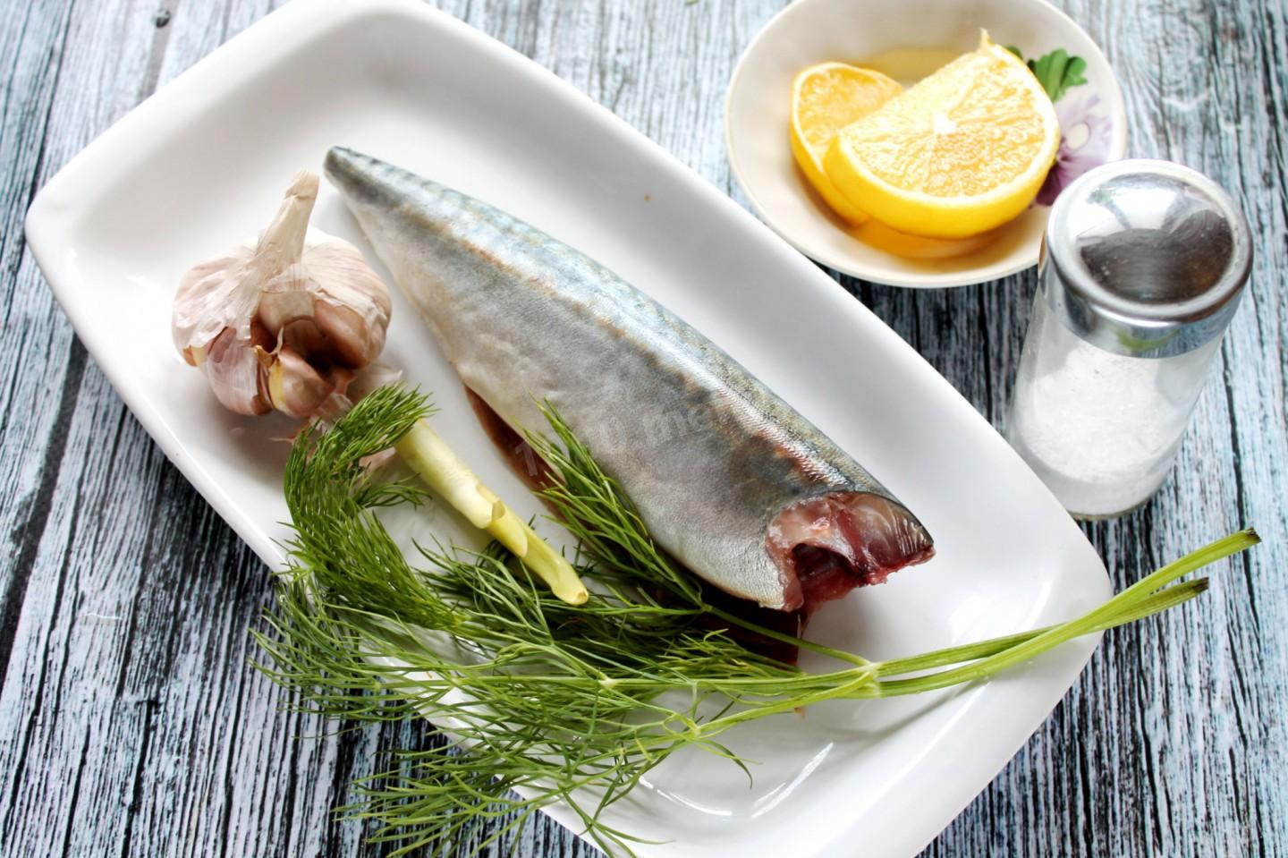 Шаг 1 приготовления Скумбрия с лимоном в духовке запеченная