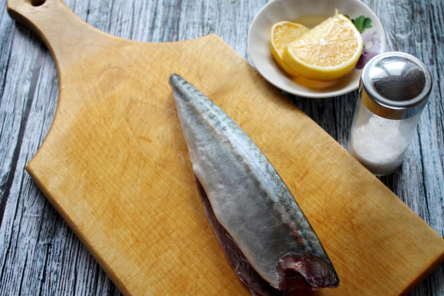 Шаг 2 приготовления Скумбрия с лимоном в духовке запеченная