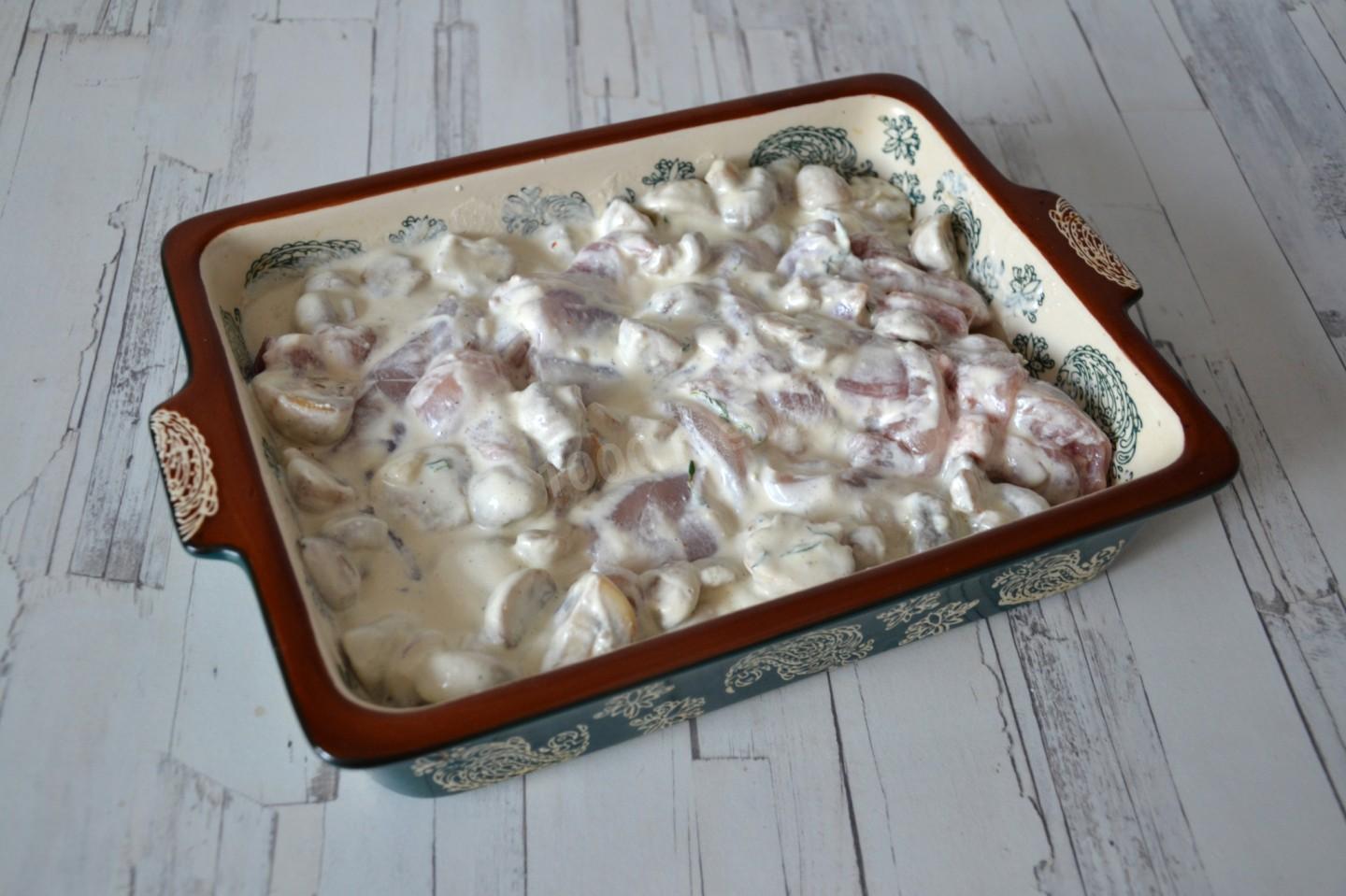 Шаг 11 приготовления Курица в сливках в духовке с грибами