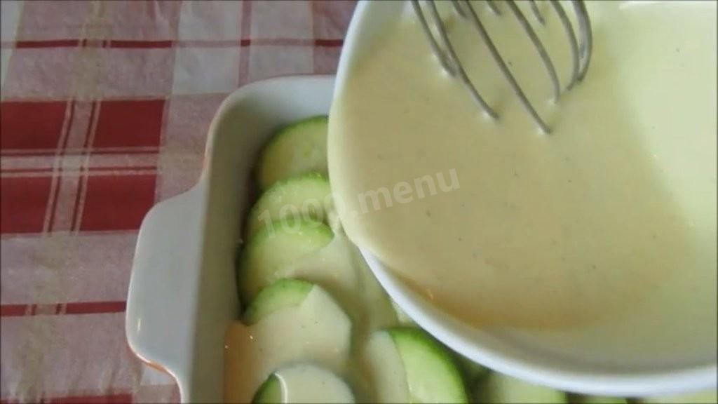 Шаг 3 приготовления Куриное филе с кабачками в духовке