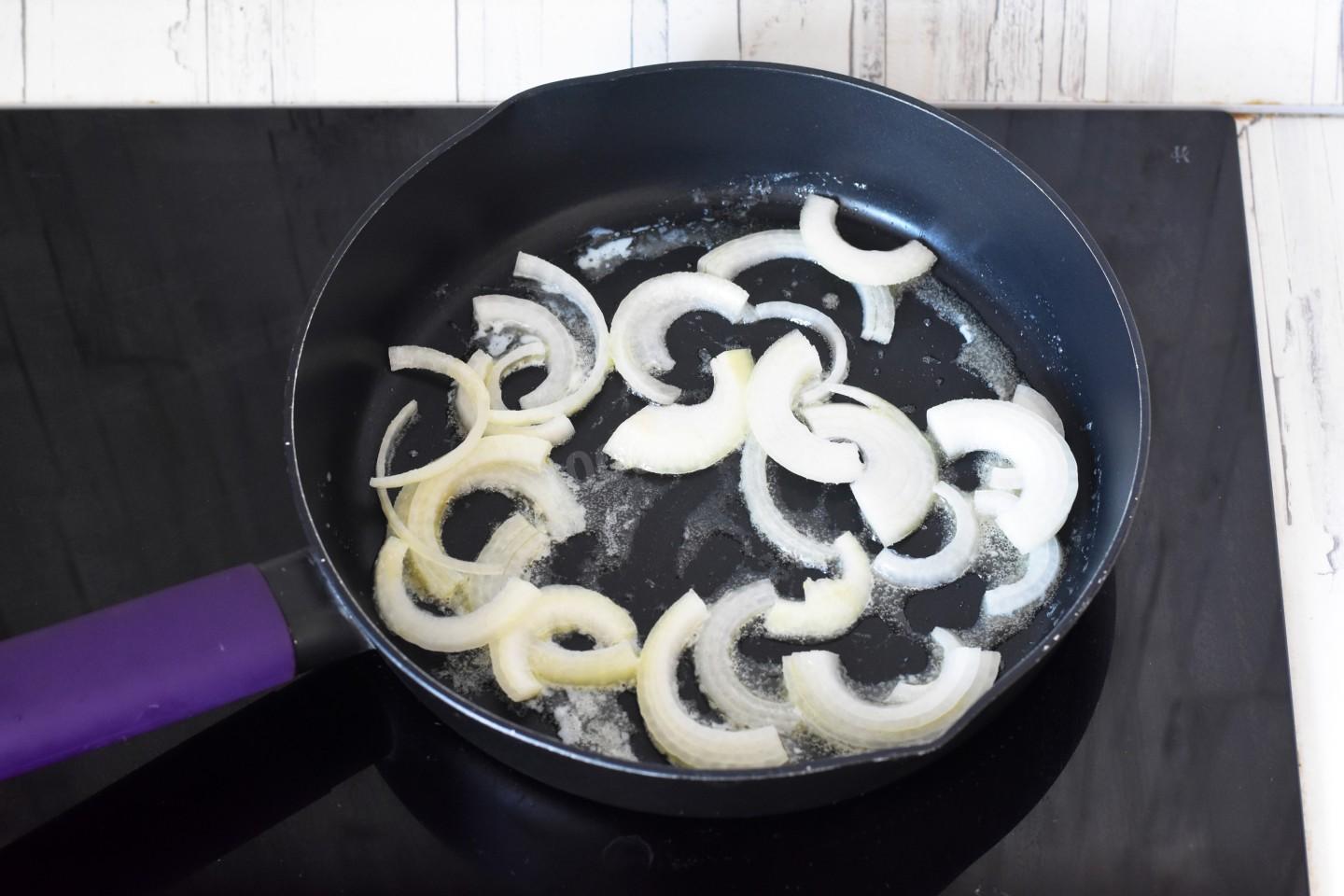 Шаг 4 приготовления Куриная печень в сливках