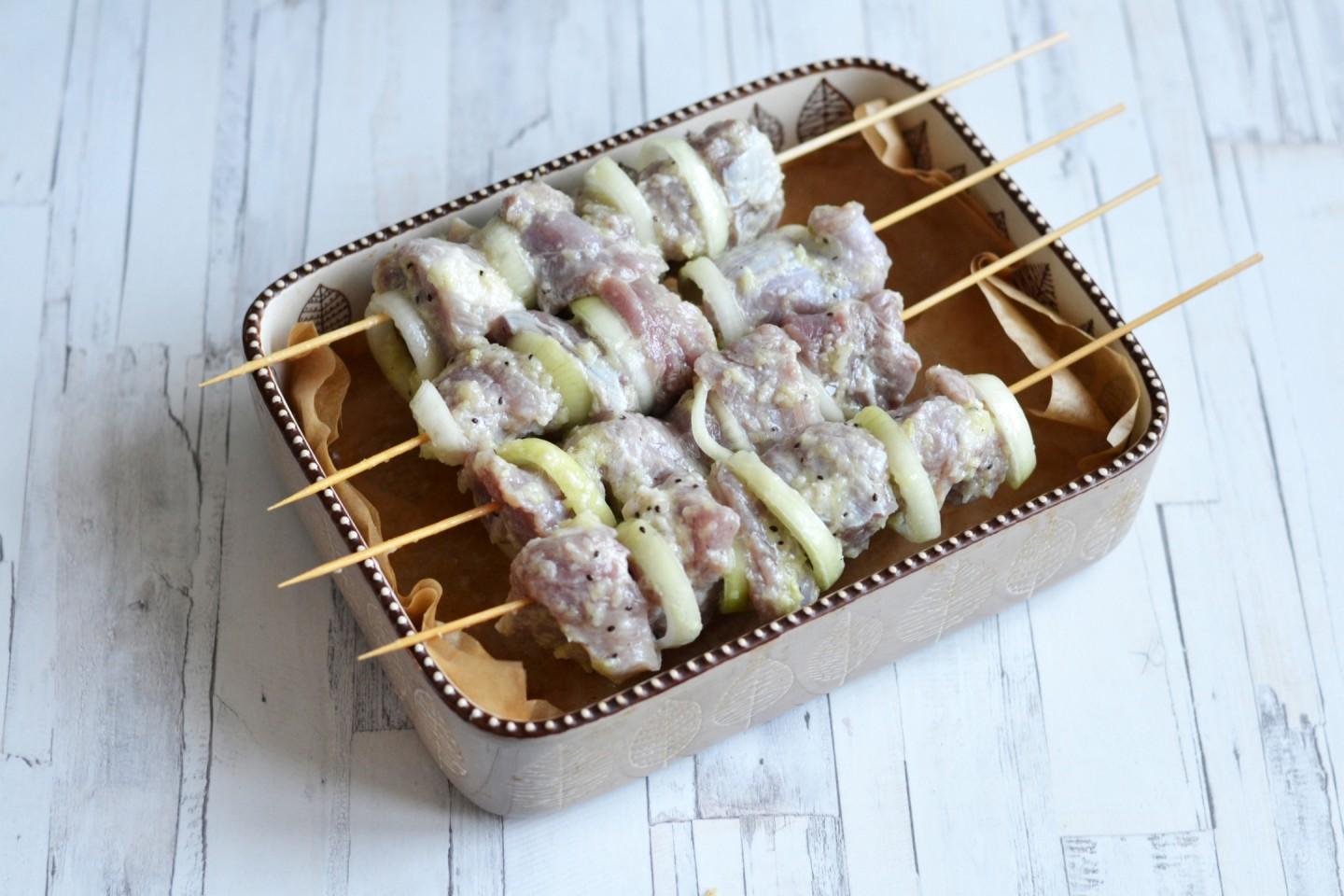 Шаг 12 приготовления Маринад из киви для шашлыка