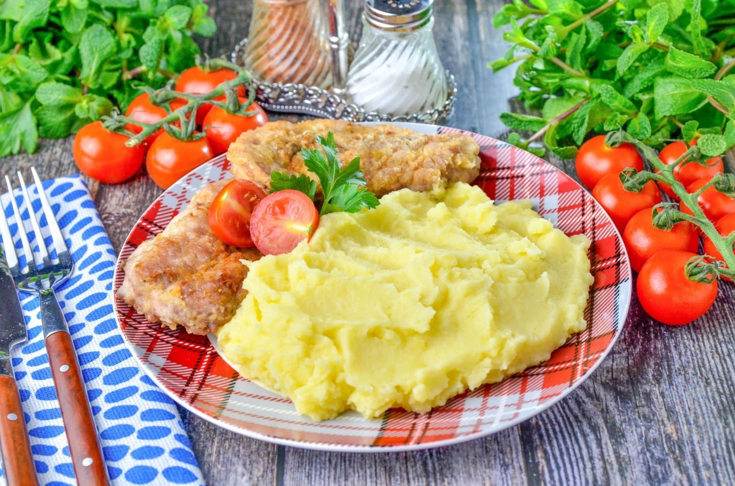 Обложка рецепта Картофельное пюре с маслом и молоком