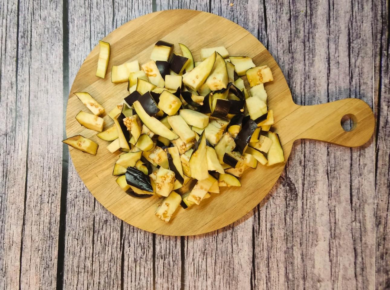 Шаг 4 приготовления Мясо с баклажанами и картошкой в духовке