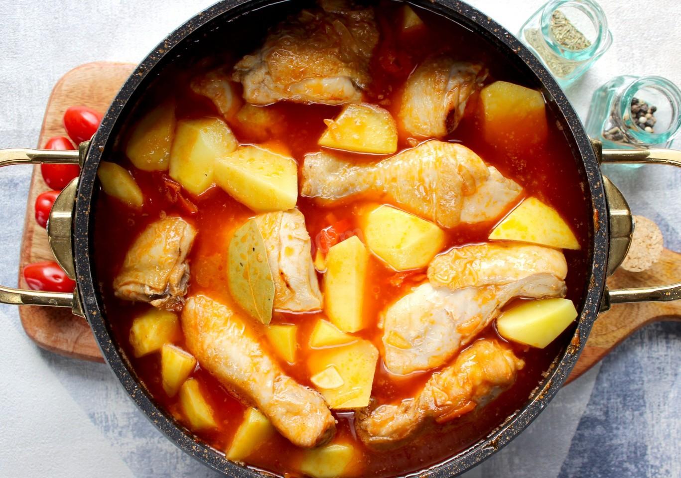 Шаг 11 приготовления Штрули с курицей и картошкой