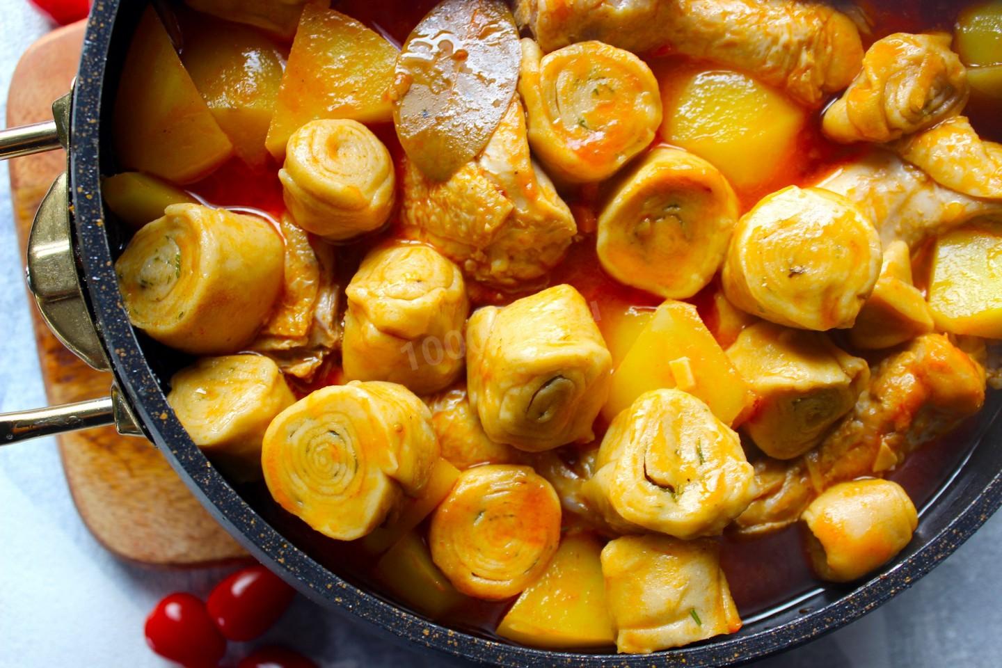 Шаг 15 приготовления Штрули с курицей и картошкой
