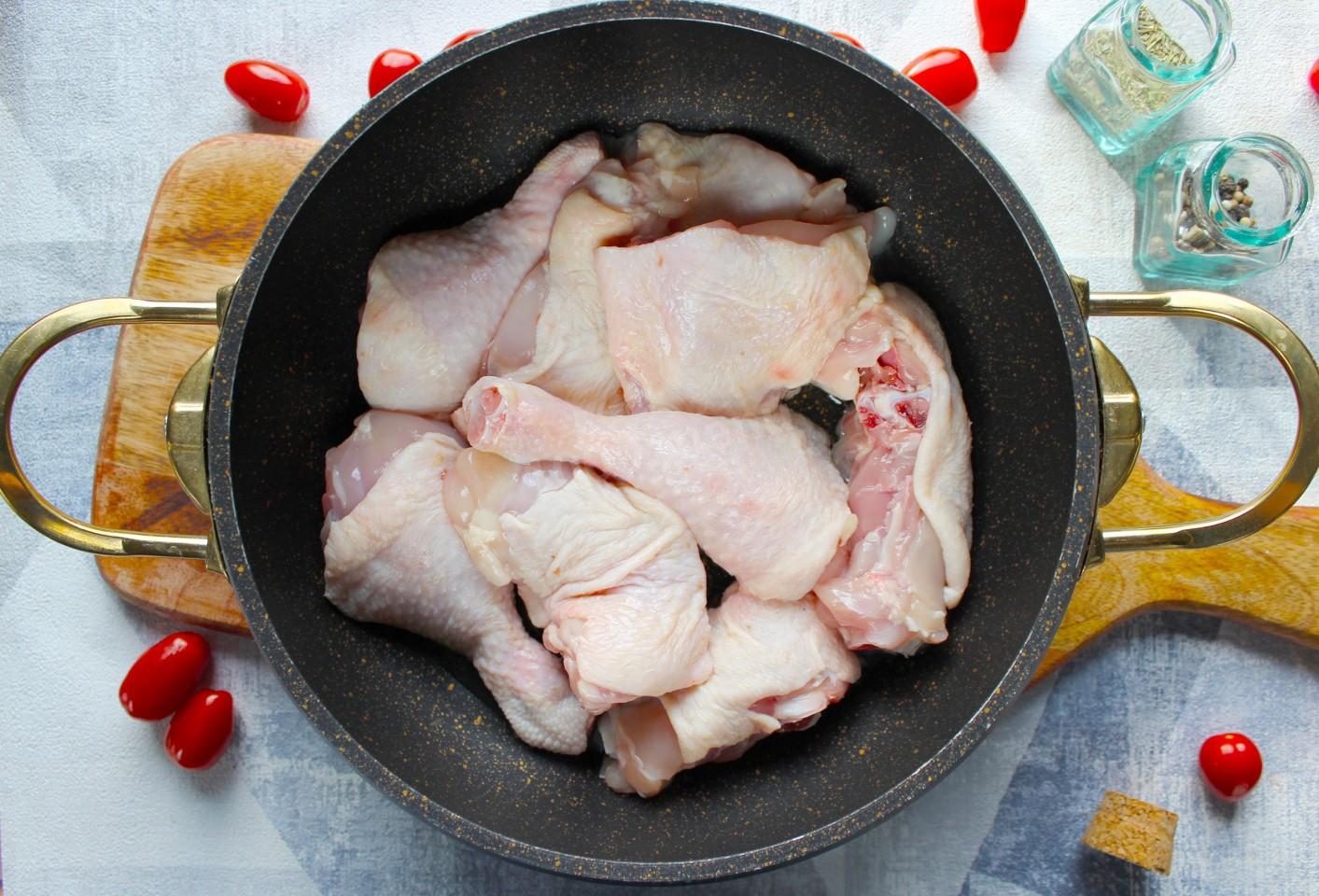 Шаг 5 приготовления Штрули с курицей и картошкой