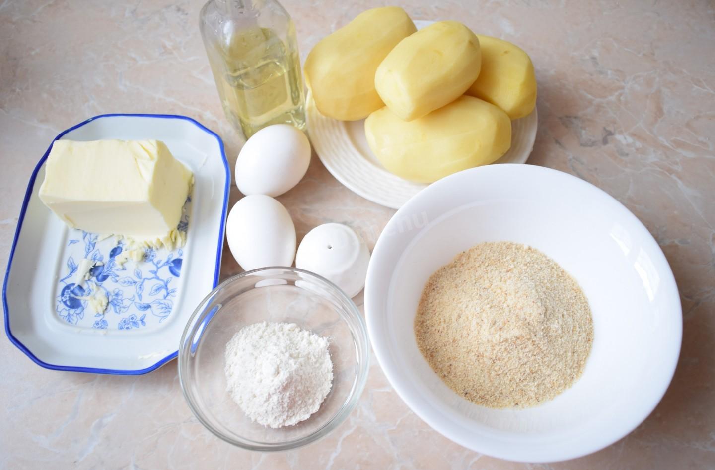 Шаг 1 приготовления Картофельные котлеты классические на сковороде