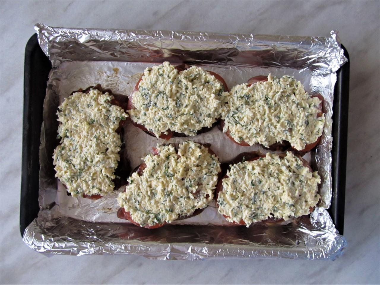 Шаг 7 приготовления Индейка с помидорами и сыром в духовке запеченная