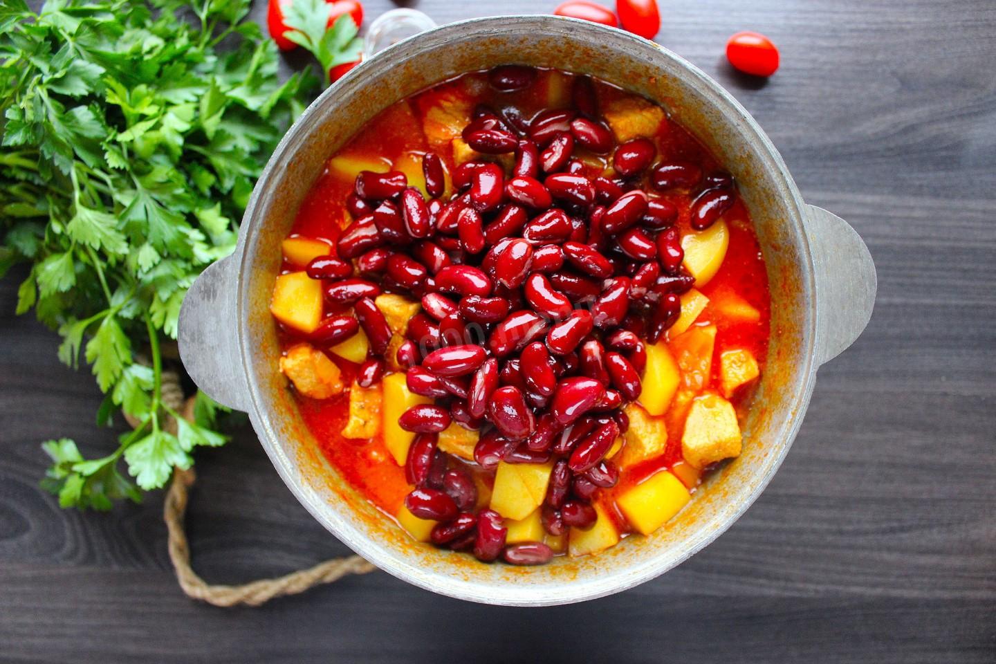 Шаг 12 приготовления Картошка с фасолью и мясом