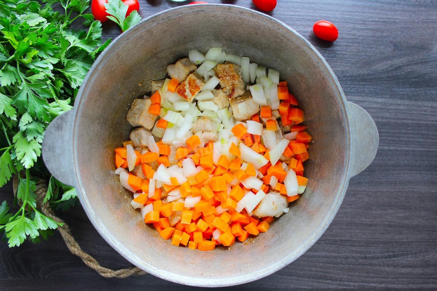 Шаг 6 приготовления Картошка с фасолью и мясом
