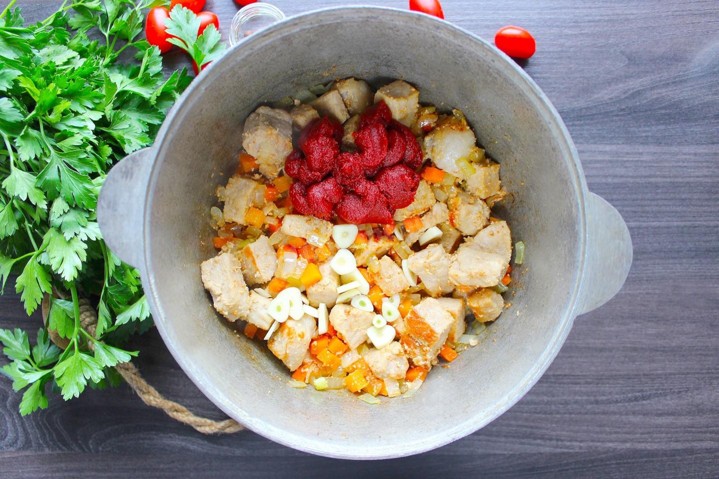 Шаг 7 приготовления Картошка с фасолью и мясом
