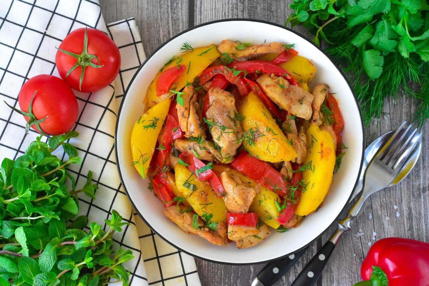 Шаг 14 приготовления Жаркое из курицы с картошкой