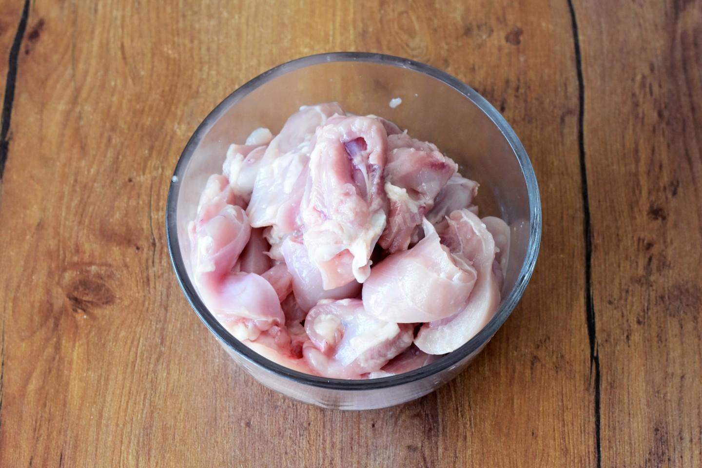 Шаг 2 приготовления Жаркое из курицы с картошкой
