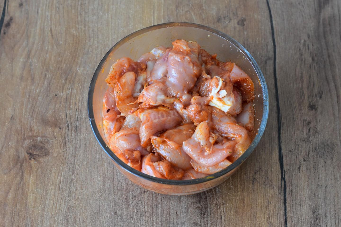 Шаг 3 приготовления Жаркое из курицы с картошкой