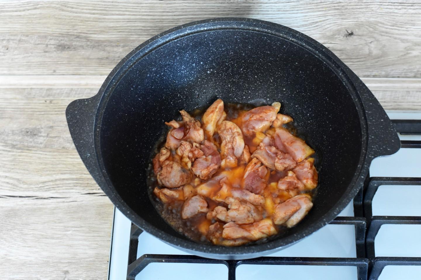 Шаг 8 приготовления Жаркое из курицы с картошкой