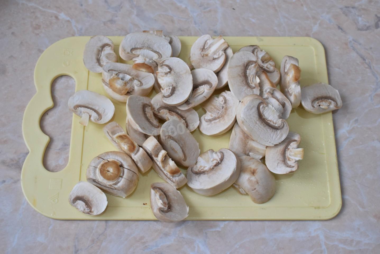 Шаг 5 приготовления Куриное филе с шампиньонами на сковороде в сметане
