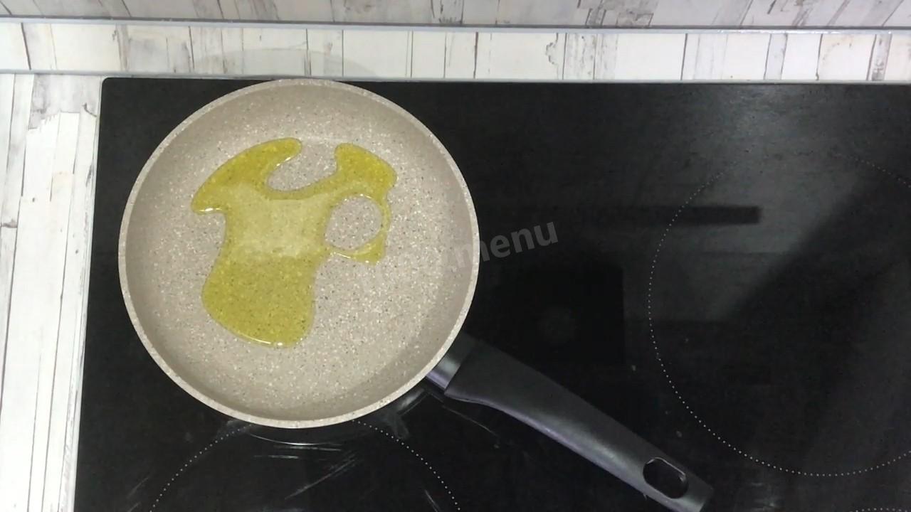 Шаг 3 приготовления Индейка жареная на сковороде кусочками