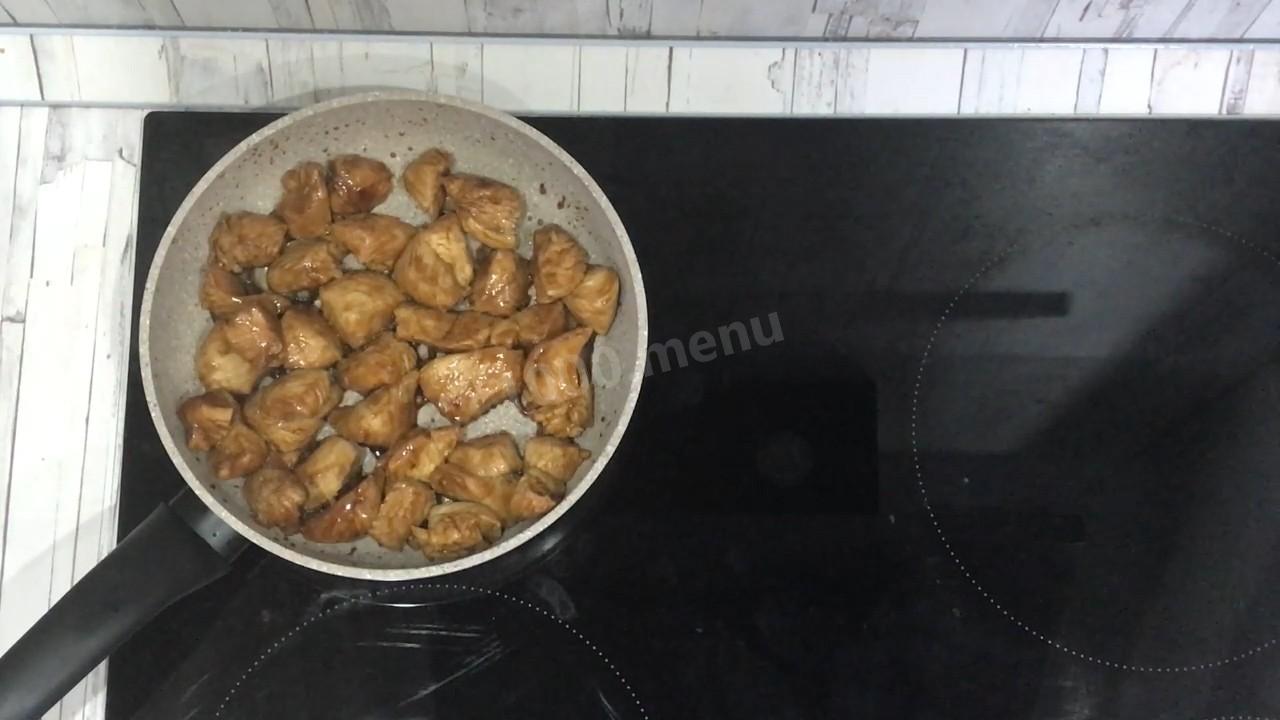 Шаг 6 приготовления Индейка жареная на сковороде кусочками