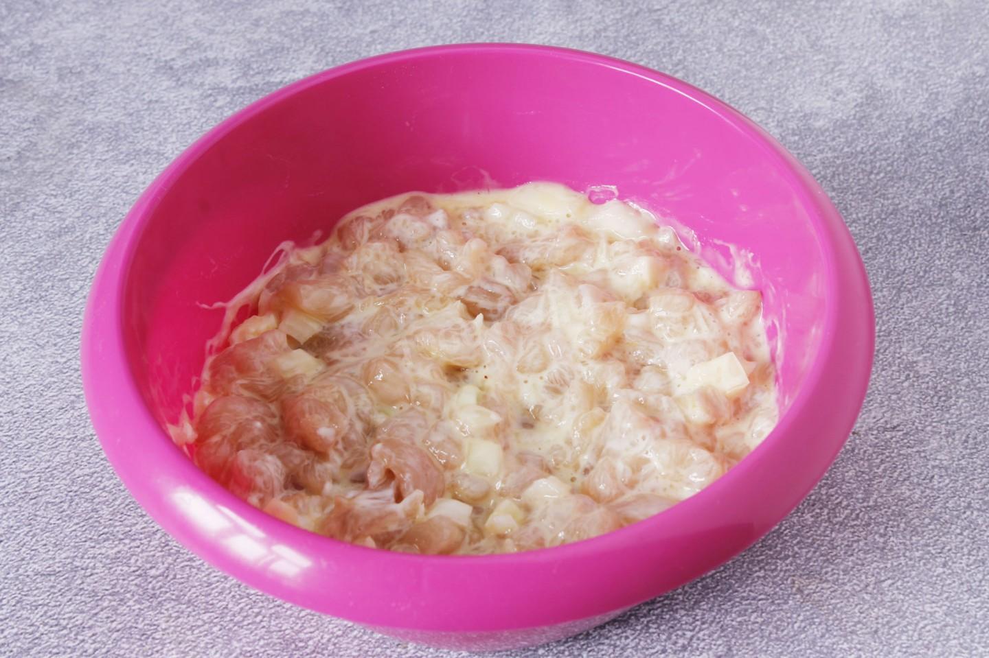 Шаг 4 приготовления Рубленные котлеты из куриной грудки с крахмалом и майонезом
