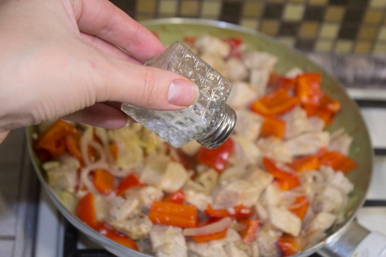 Шаг 11 приготовления Мясо в тыкве в духовке