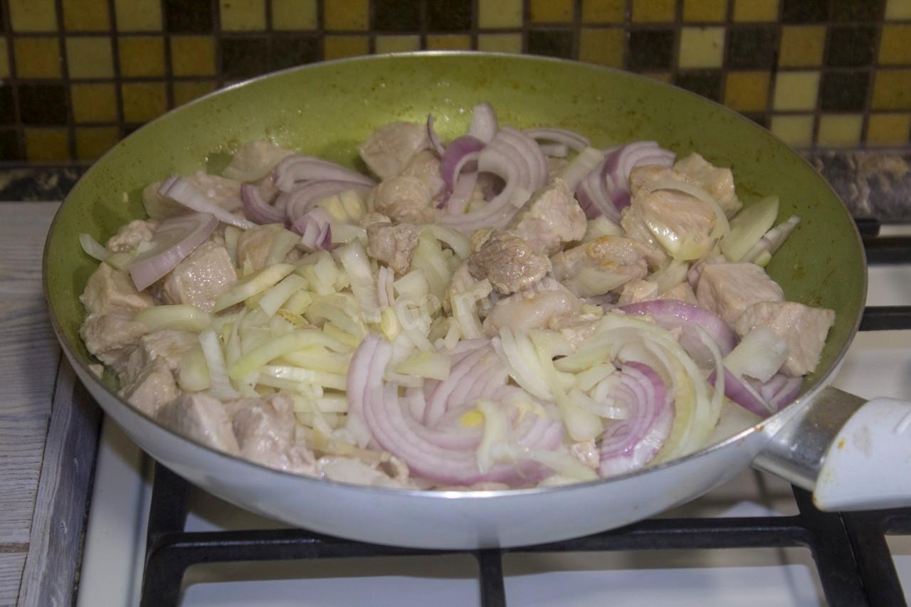 Шаг 8 приготовления Мясо в тыкве в духовке