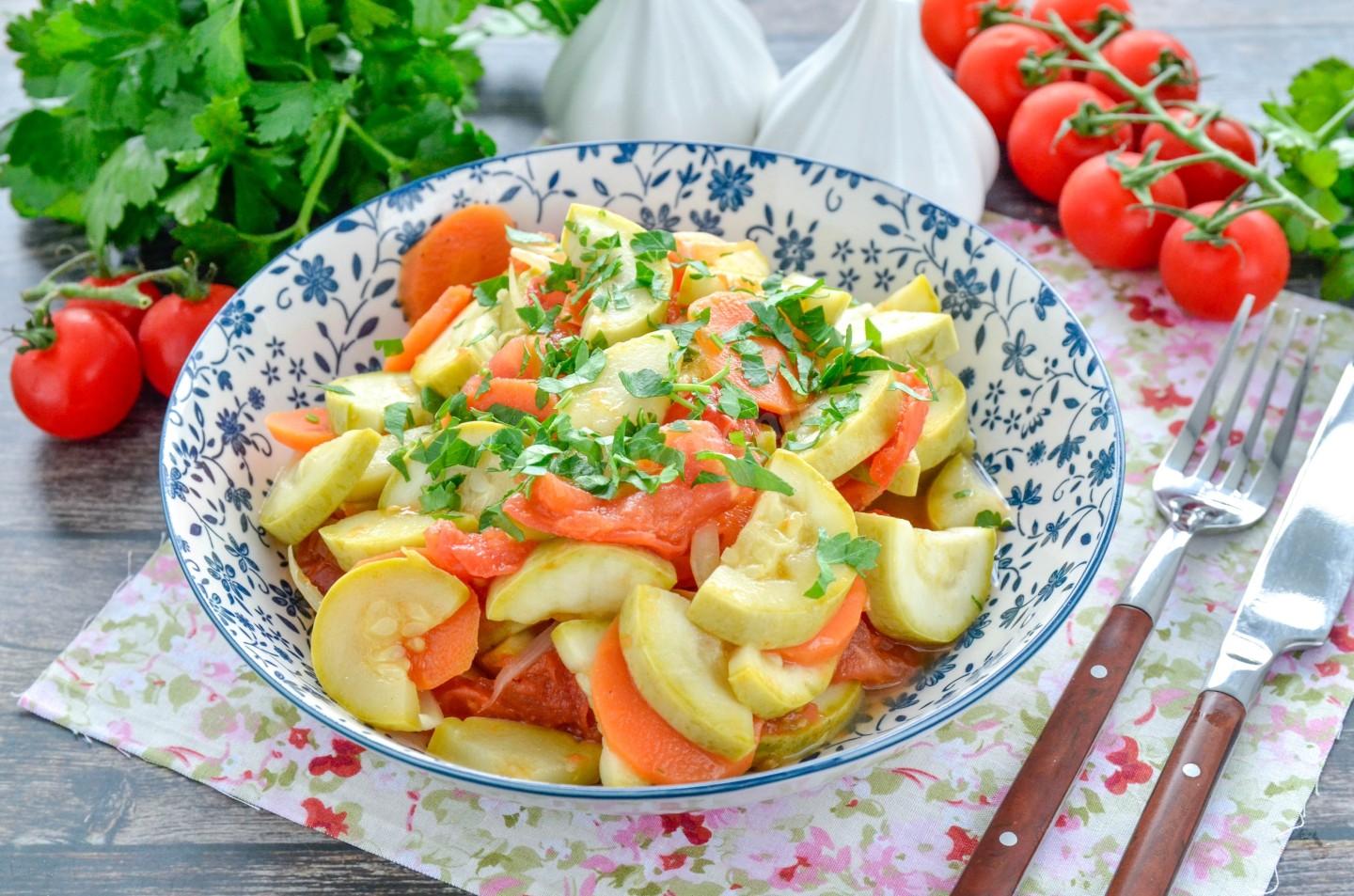 Шаг 10 приготовления Кабачки тушеные с овощами в мультиварке