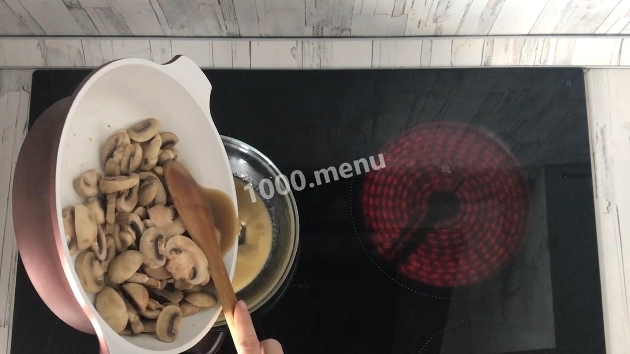 Шаг 6 приготовления Бефстроганов с грибами