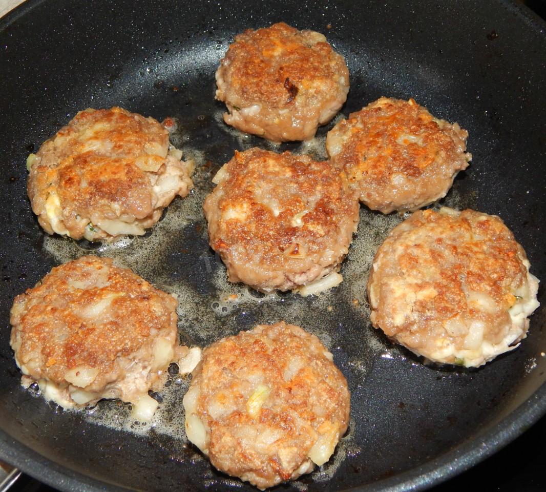 Шаг 9 приготовления Мясные зразы с сыром