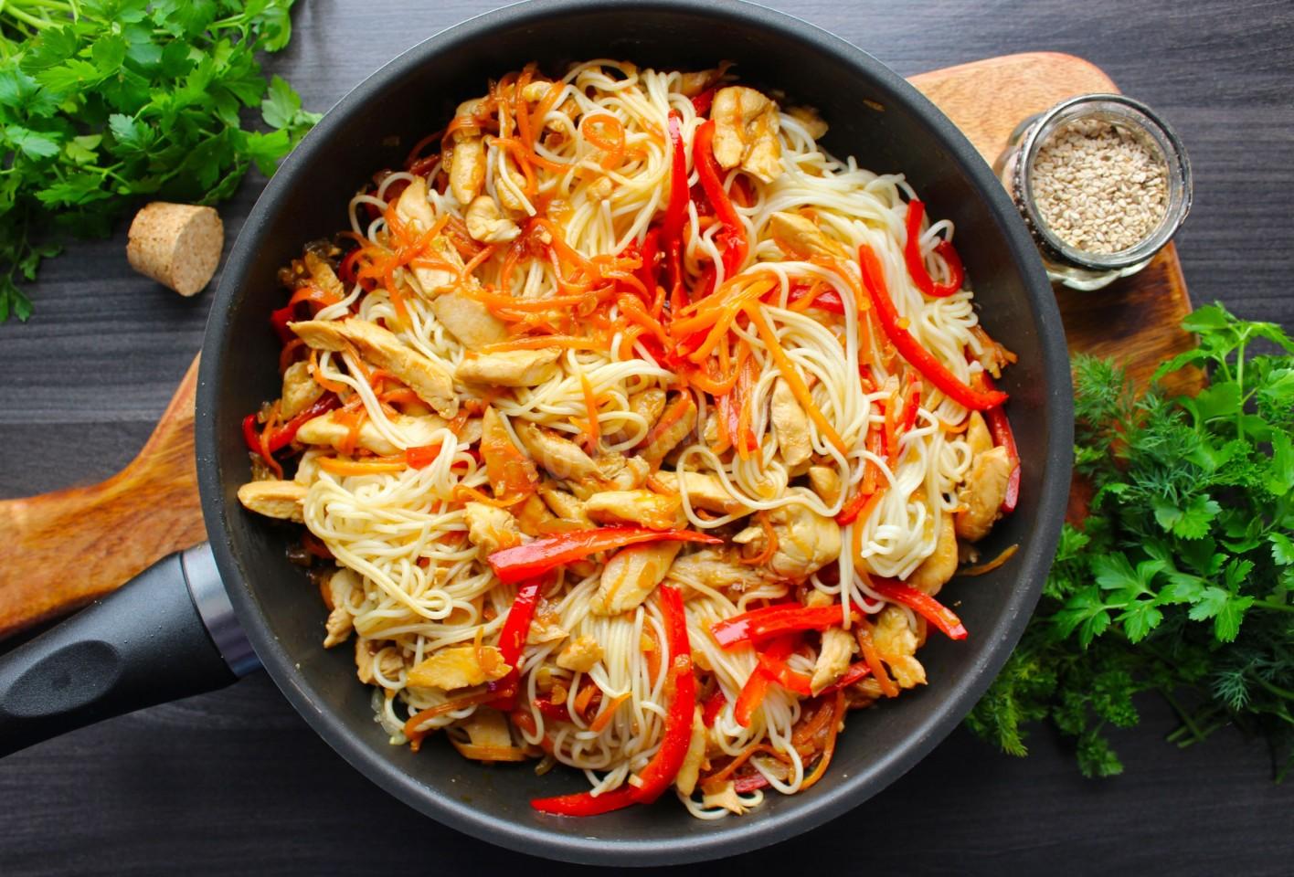 Шаг 13 приготовления Лапша удон с курицей соусом терияки и овощами