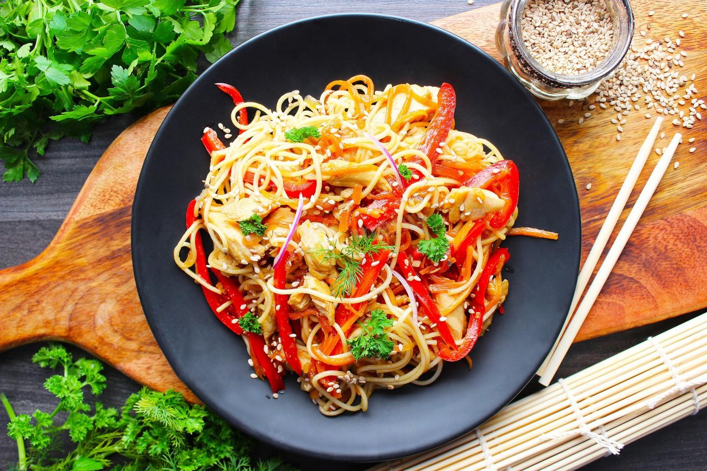 Шаг 14 приготовления Лапша удон с курицей соусом терияки и овощами