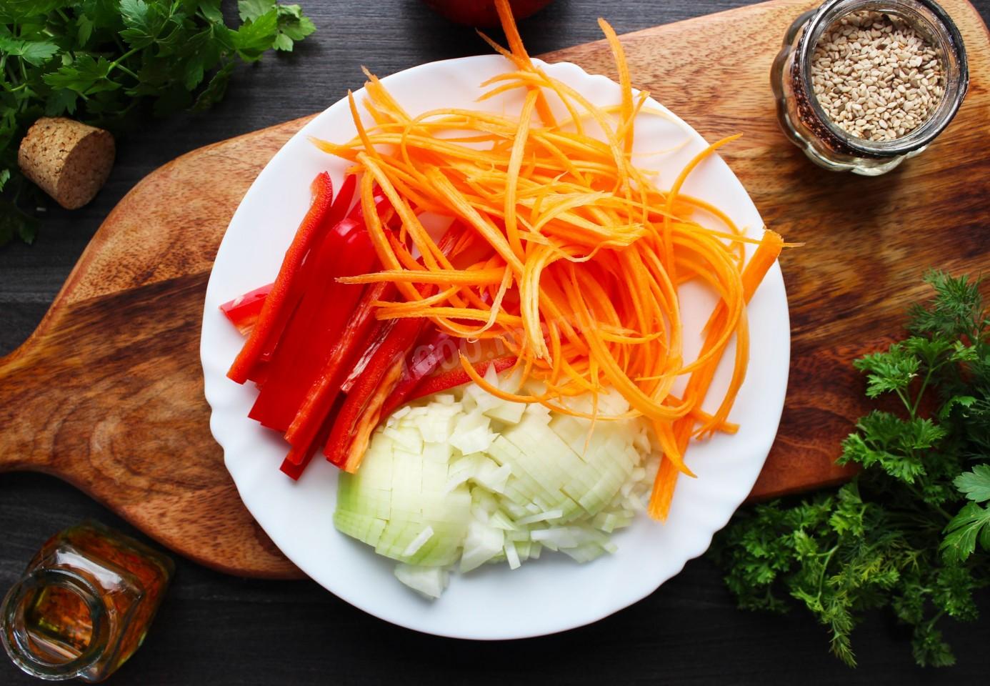 Шаг 4 приготовления Лапша удон с курицей соусом терияки и овощами