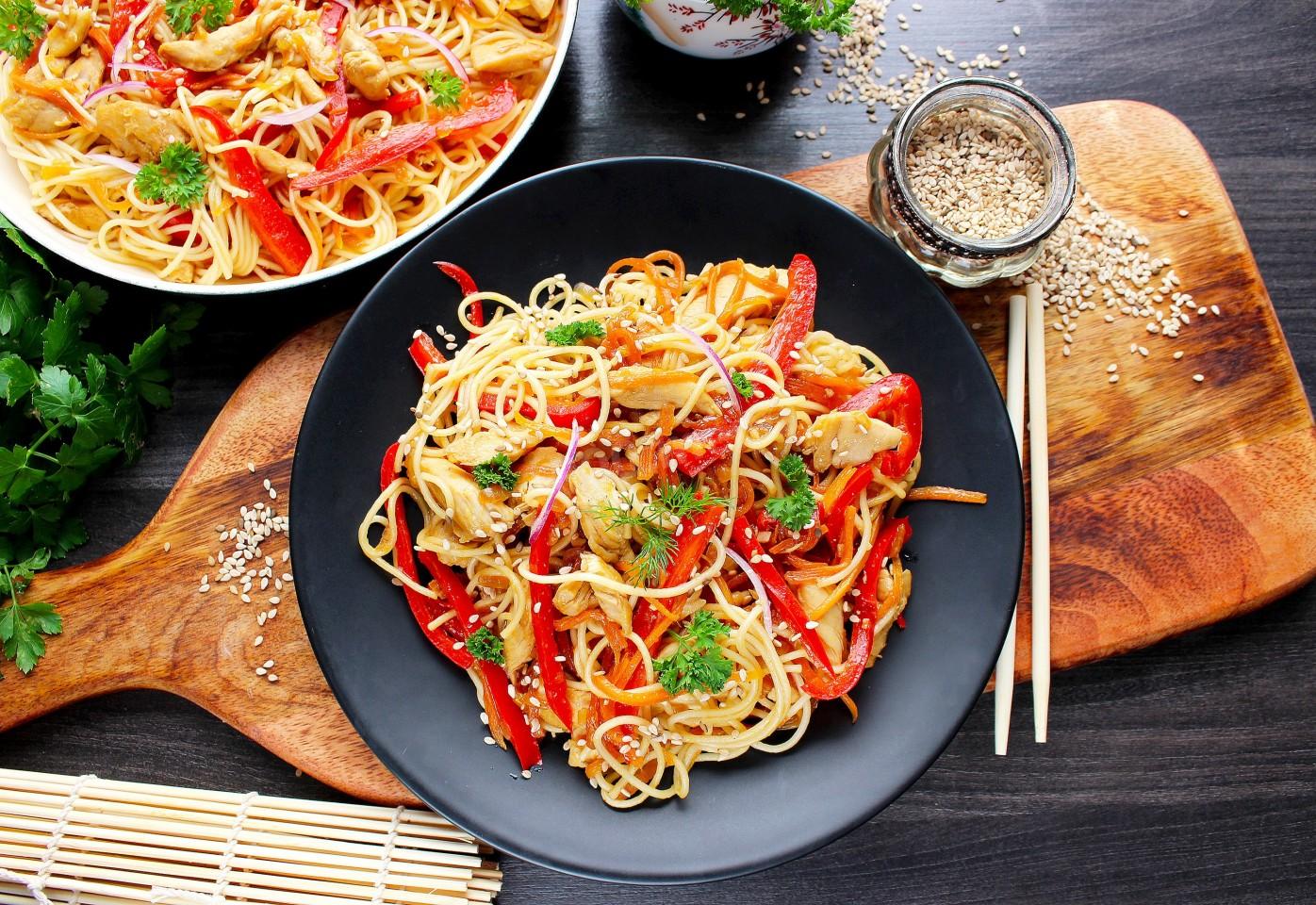 Обложка рецепта Лапша удон с курицей соусом терияки и овощами