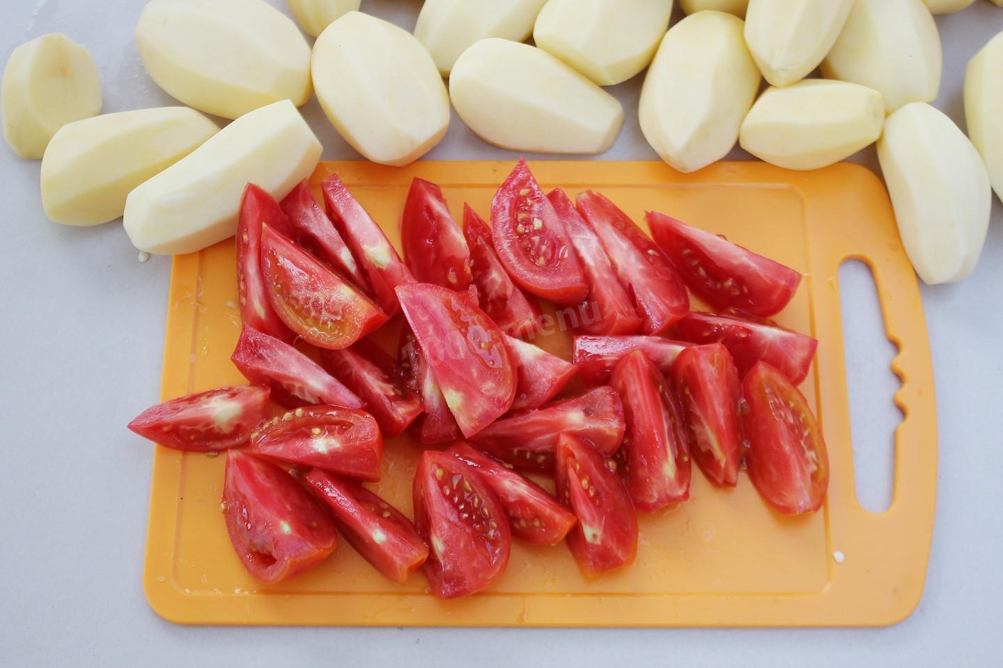 Шаг 8 приготовления Тушеные овощи в казане на костре с мясом