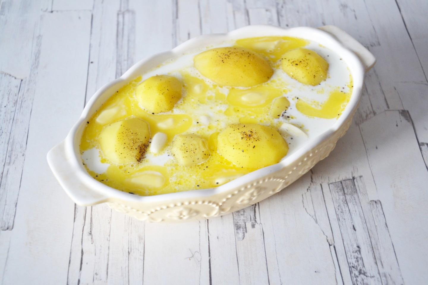 Шаг 9 приготовления Картофель в молоке в духовке