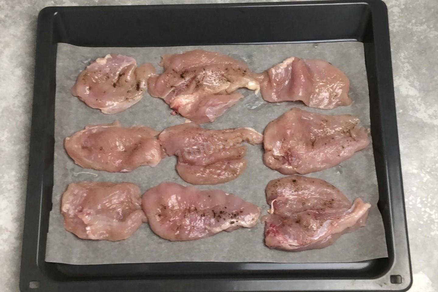 Шаг 5 приготовления Куриное филе с ананасами в духовке