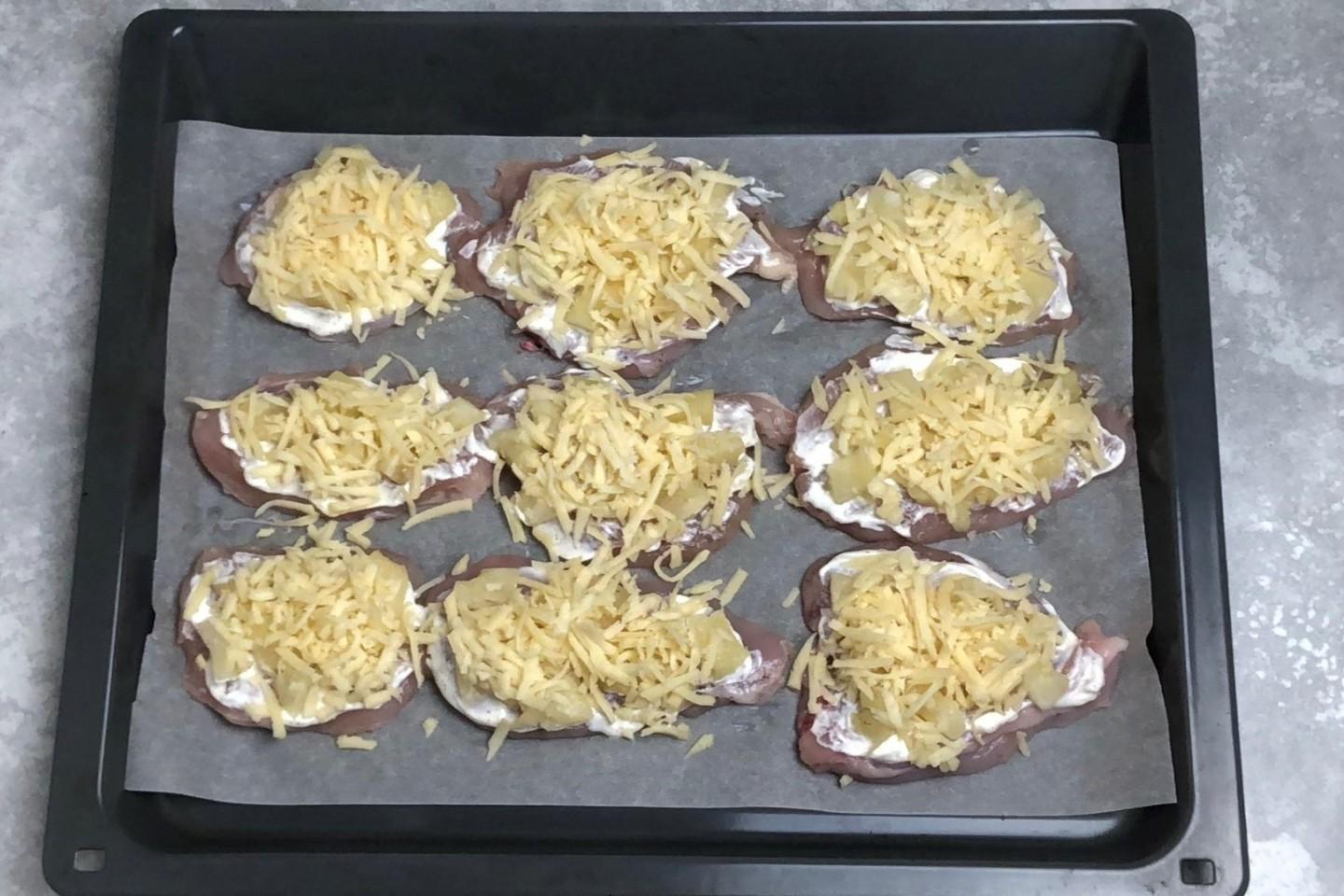 Шаг 8 приготовления Куриное филе с ананасами в духовке