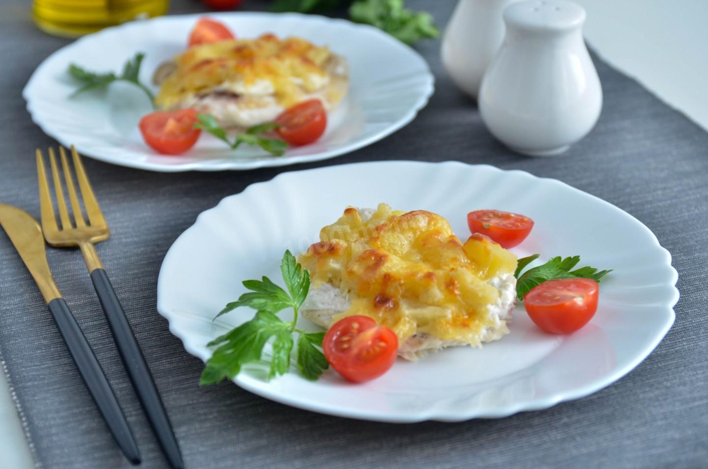 Обложка рецепта Куриное филе с ананасами в духовке