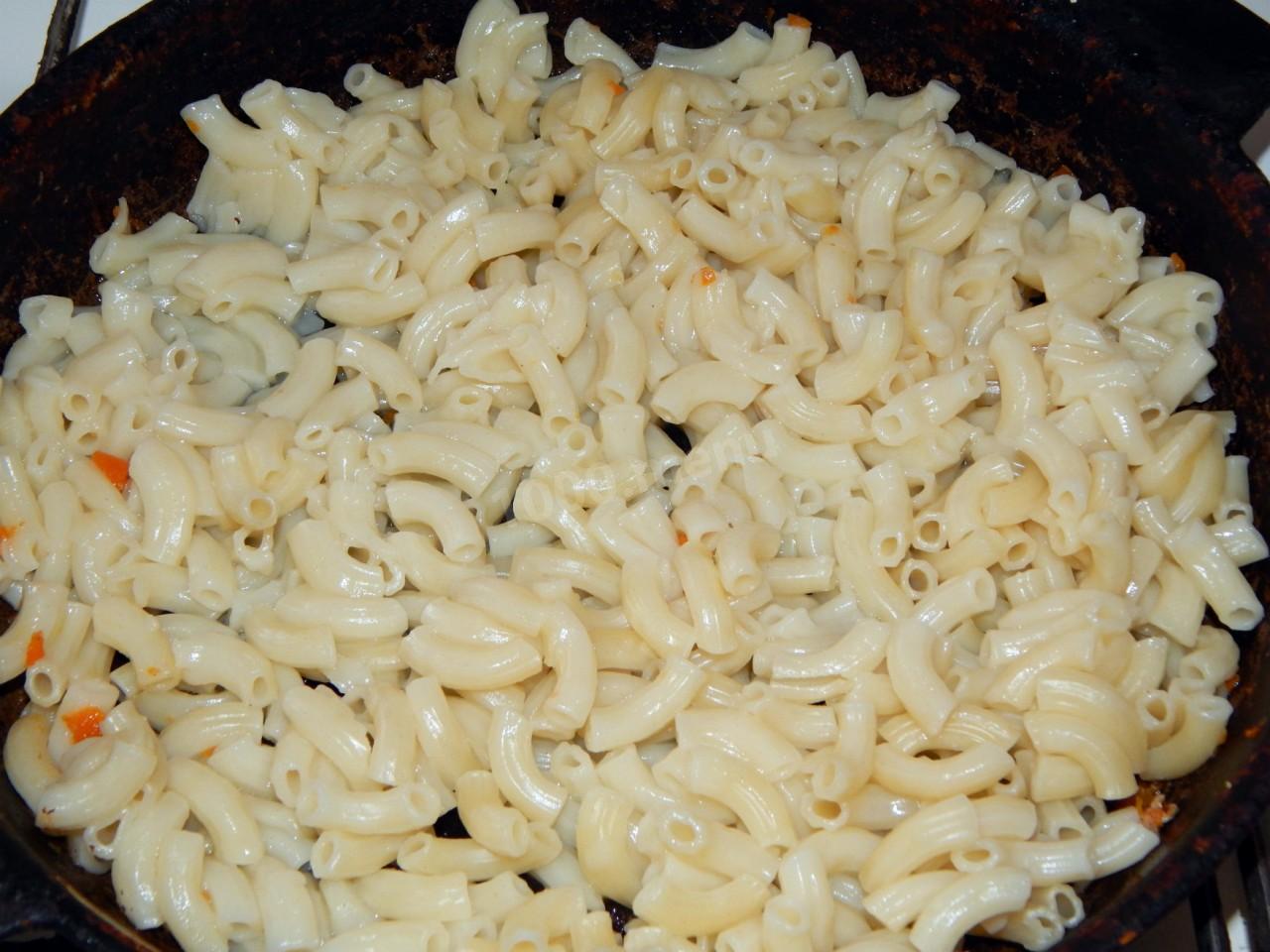 Шаг 8 приготовления Макароны с сыром и фаршем в духовке