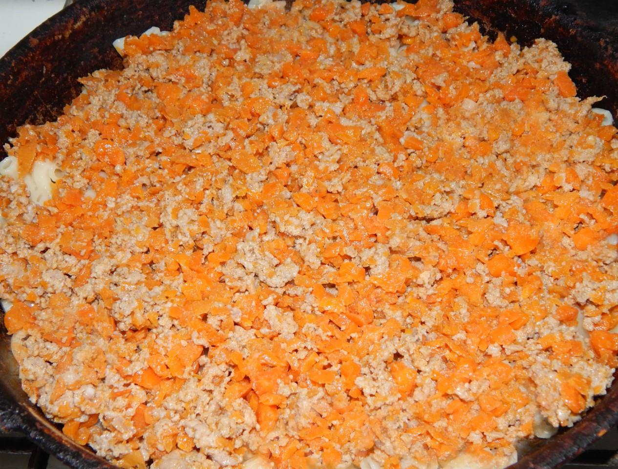 Шаг 9 приготовления Макароны с сыром и фаршем в духовке