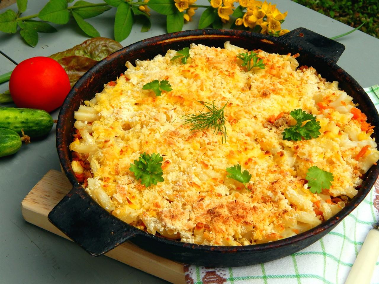 Обложка рецепта Макароны с сыром и фаршем в духовке