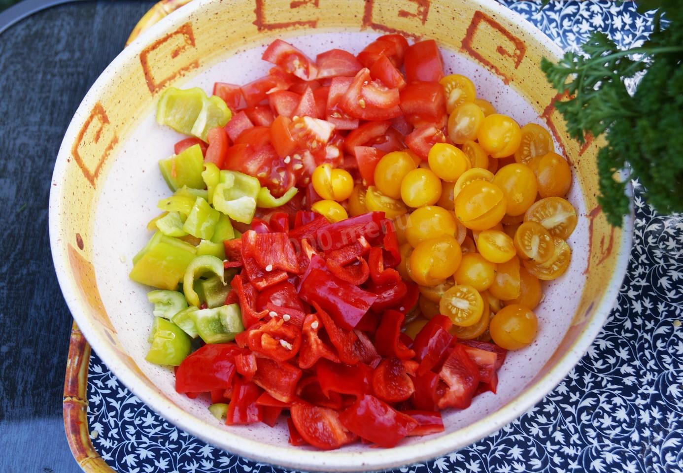 Шаг 5 приготовления Чахохбили по грузински из курицы в казане на костре