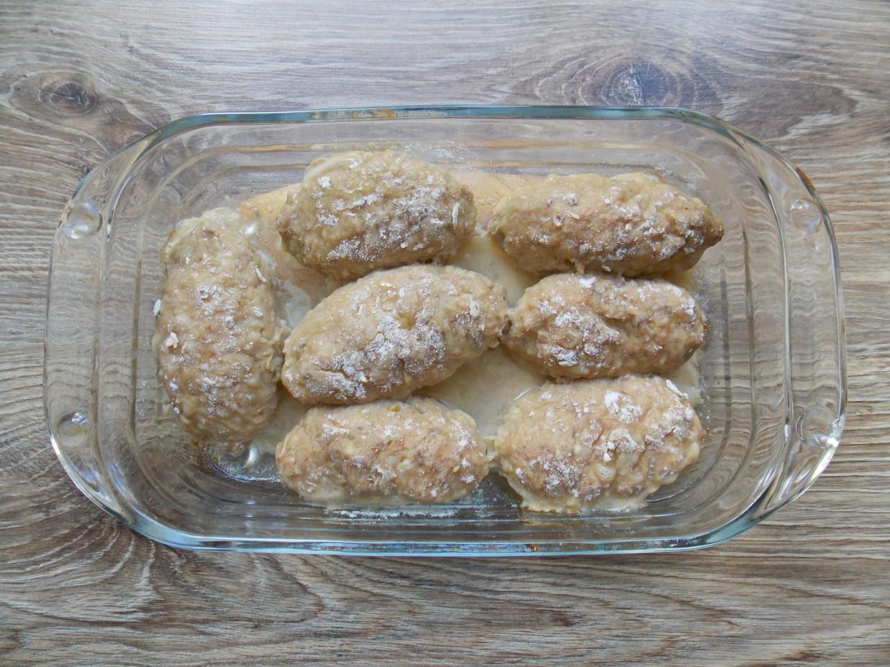 Шаг 10 приготовления Котлеты из фарша в духовке с подливкой