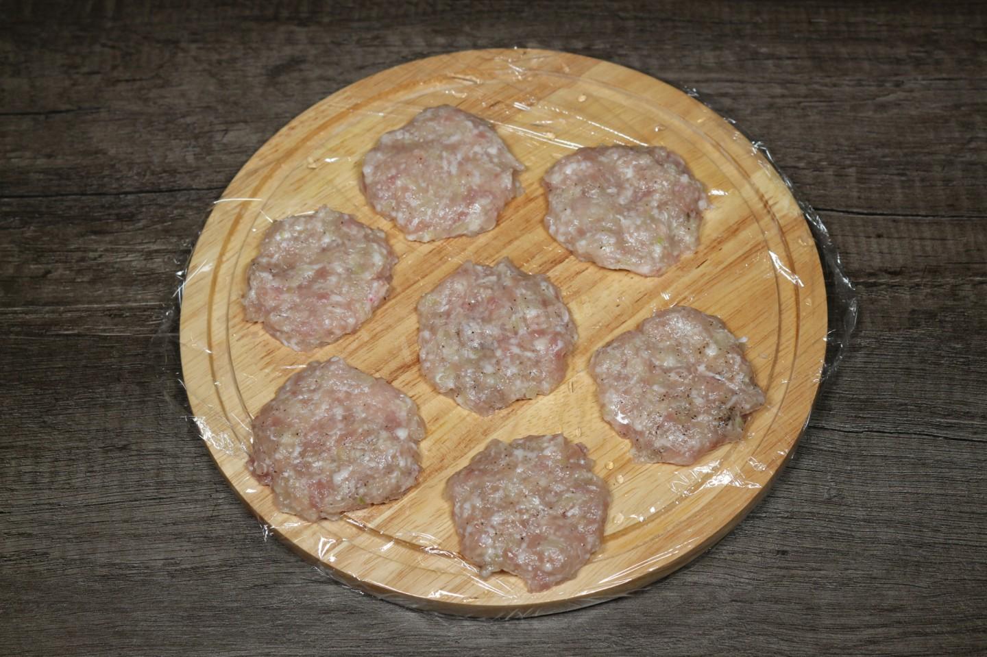 Шаг 1 приготовления Драники с мясом