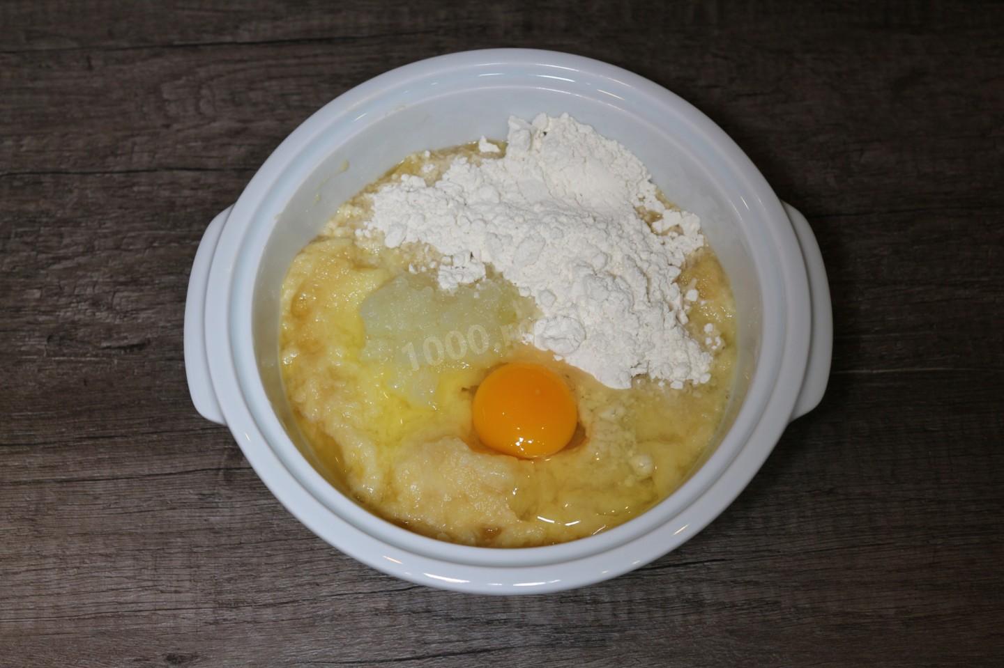 Шаг 2 приготовления Драники с мясом