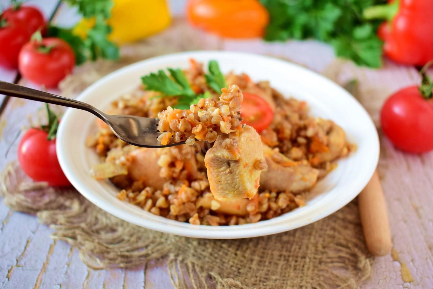 Шаг 9 приготовления Гречка с курицей на сковороде